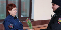 Транспортные полицейские Бологое присоединились к акции «8 Марта в каждый дом» - Бологовский район